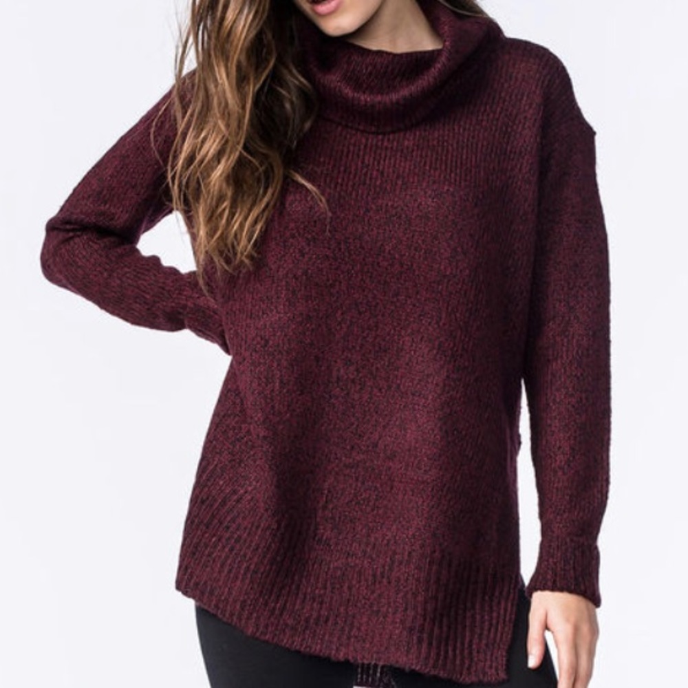 NWT Razzle Dazzle-Tilly’s Side Slit Cowl Pullover